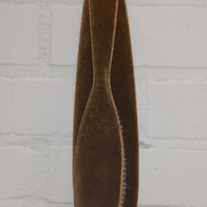 Kleding borstel op wandbord