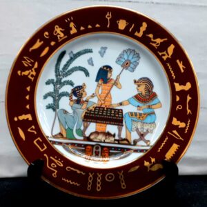 Fine Royal Porcelain Sculpture Bord