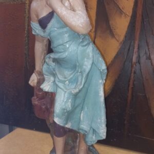 Vrouwelijk standbeeld Casa Padrino