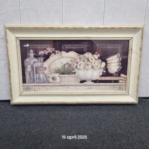 Kenroy Weite – stilleven met bloemen en servies