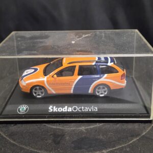 Schaalmodel Skoda Superb Combi – Oranje Wielerploeg