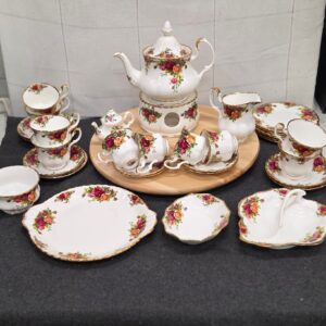Country roses royal Albert bone