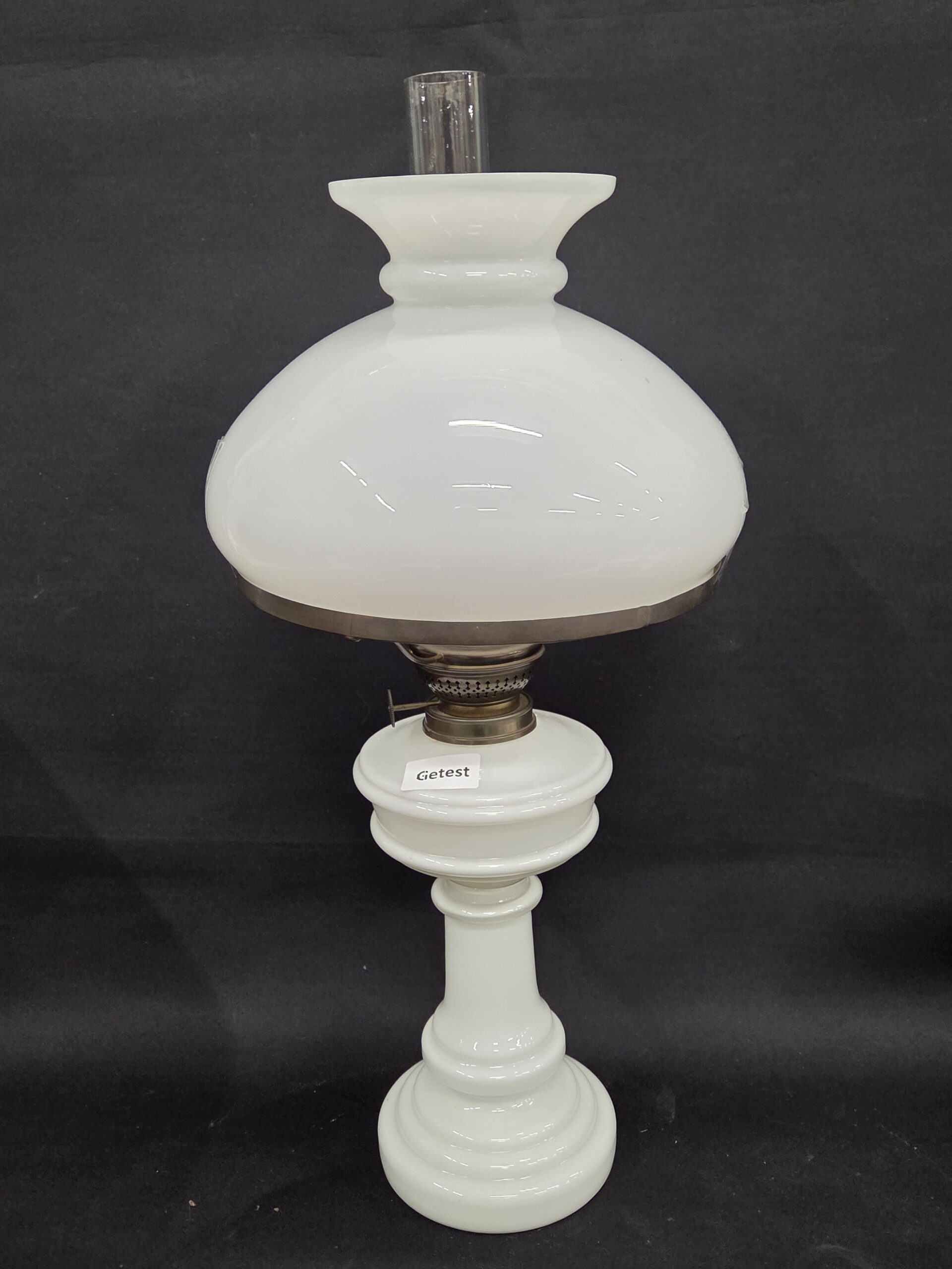 Prachtige Klassieke Opaalglazen Tafellamp (Petroleumlamp Stijl) – 55 cm
