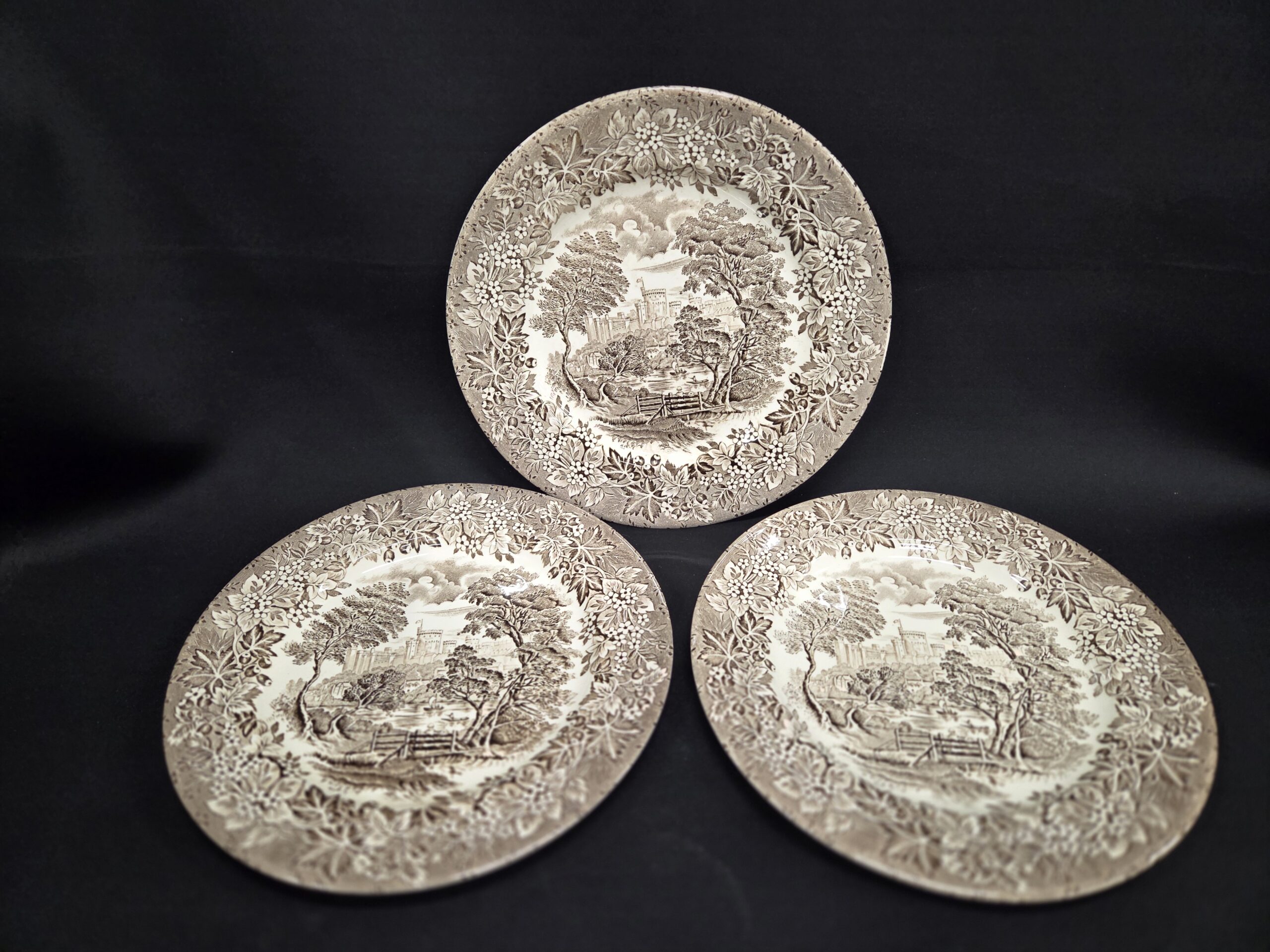 Set van 3 Vintage Porseleinen Wandborden – Natuurscène met Herten