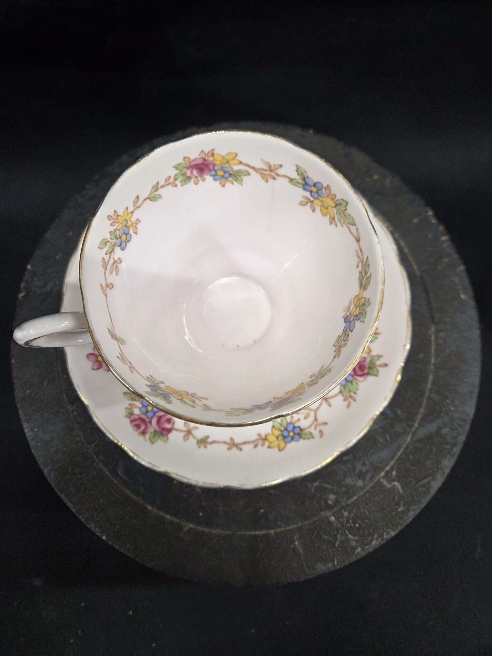 Elegante Porseleinen Kop en Schotel – Romantisch Bloemendecor met Goudrand