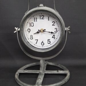 12713 Stoere Industriële Tafelklok