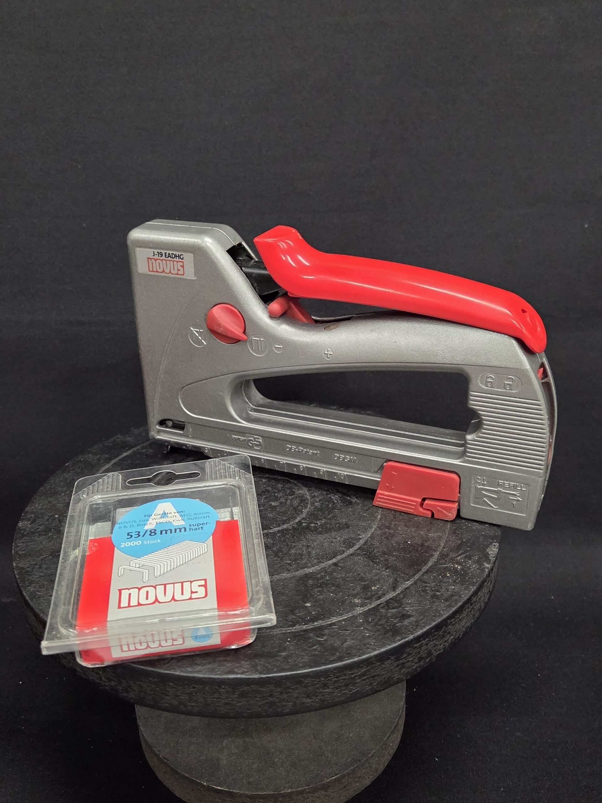 Novus J-19 EADHG Professionele Handtacker / Nietpistool + 2000 Nietjes (53/8 mm)