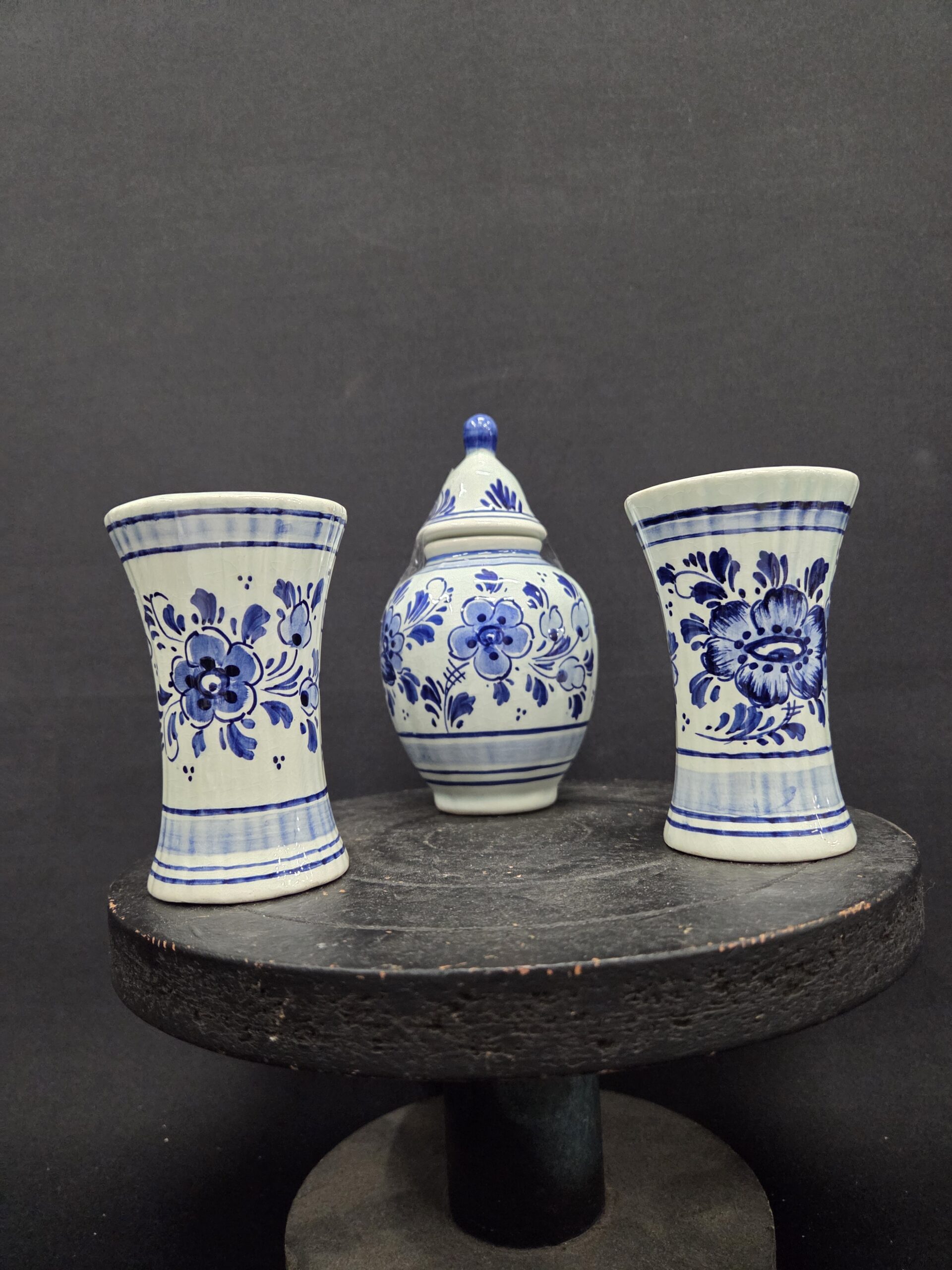 Schattig 3-delig Delfts blauw setje (potje met deksel en 2 vaasjes)